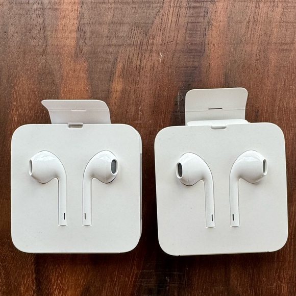 Original Apple Wired iPhone iPad iPod Ear Buds - Picture 1 of 2